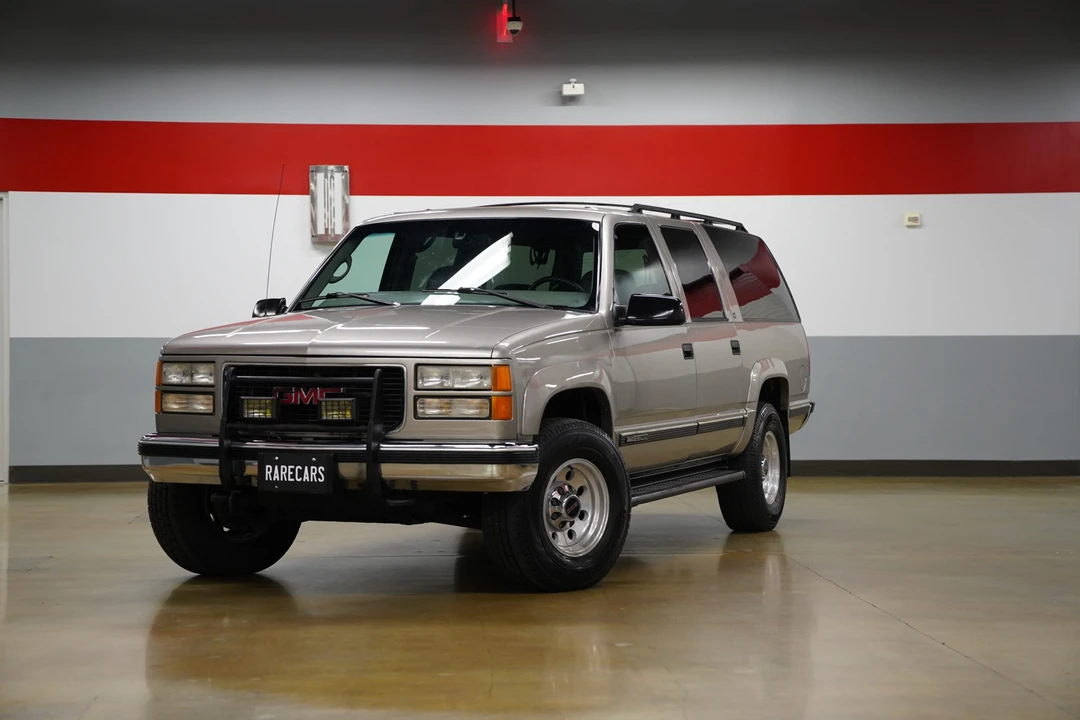 1999 GMC Suburban 8th Gen - Image 2 of 31