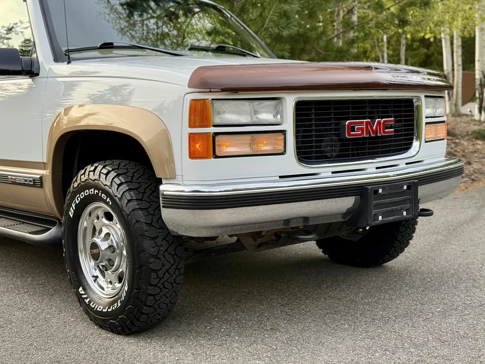 1999 GMC Suburban 8th Gen - Image 22 of 31