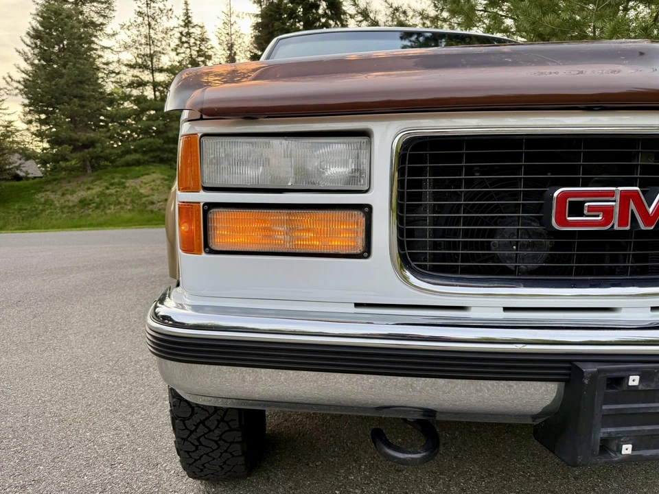 1999 GMC Suburban 8th Gen - Image 19 of 31