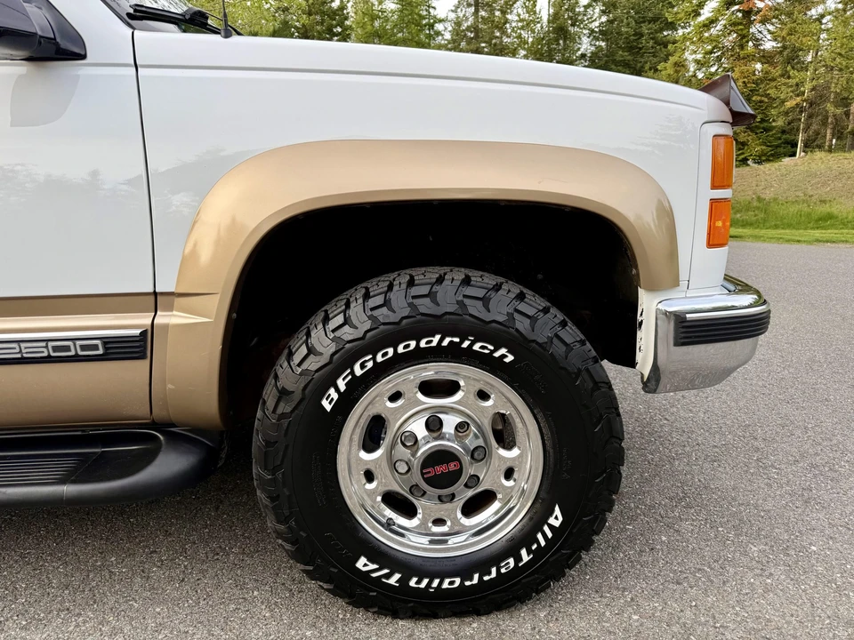 1999 GMC Suburban 8th Gen - Image 25 of 31