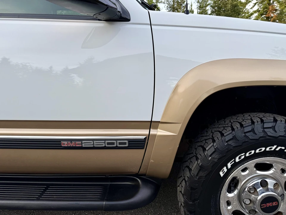1999 GMC Suburban 8th Gen - Image 30 of 31