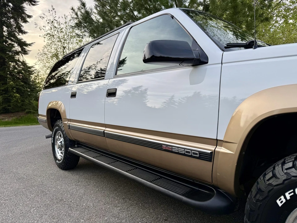 1999 GMC Suburban 8th Gen - Image 28 of 31