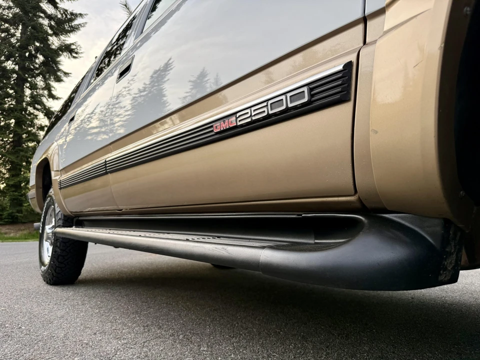 1999 GMC Suburban 8th Gen - Image 29 of 31