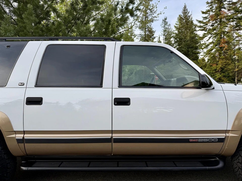 1999 GMC Suburban 8th Gen - Image 31 of 31