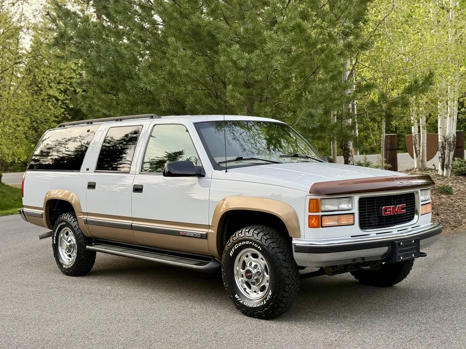 1999 GMC Suburban 8th Gen - Image 10 of 31