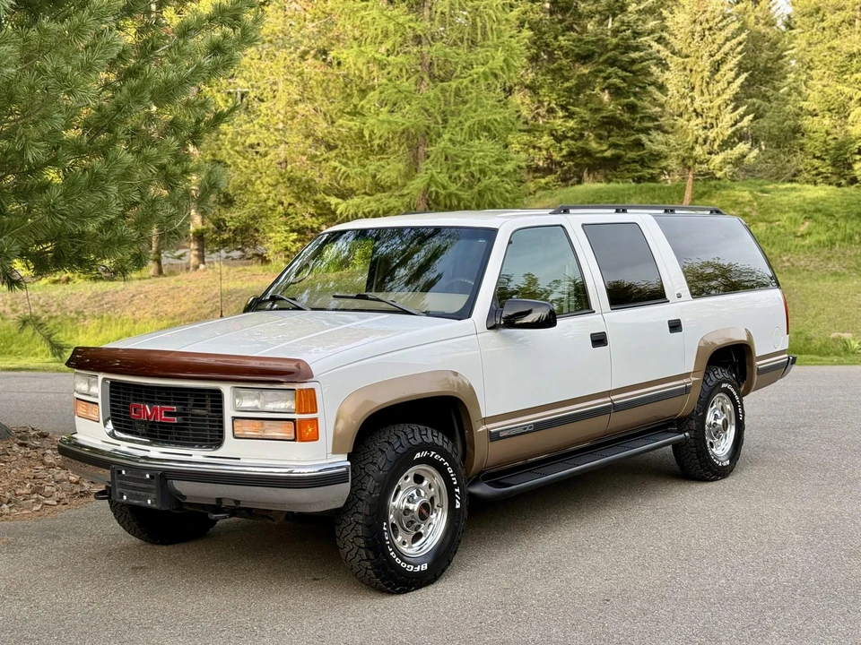 1999 GMC Suburban 8th Gen - Image 3 of 31