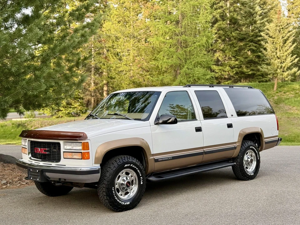 1999 GMC Suburban 8th Gen - Image 4 of 31