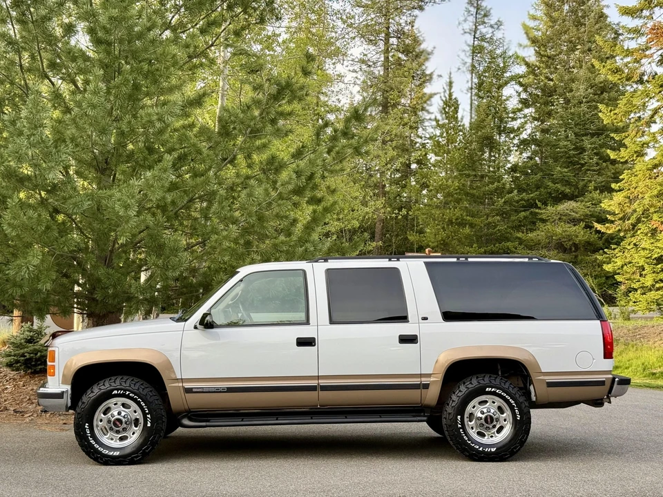 1999 GMC Suburban 8th Gen - Image 17 of 31