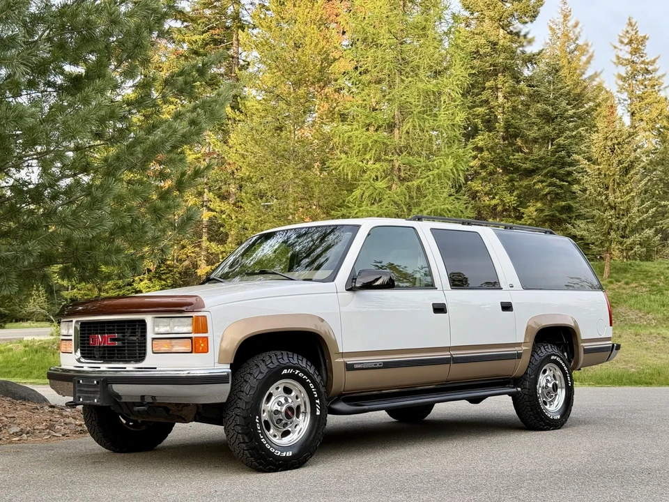 1999 GMC Suburban 8th Gen - Image 5 of 31