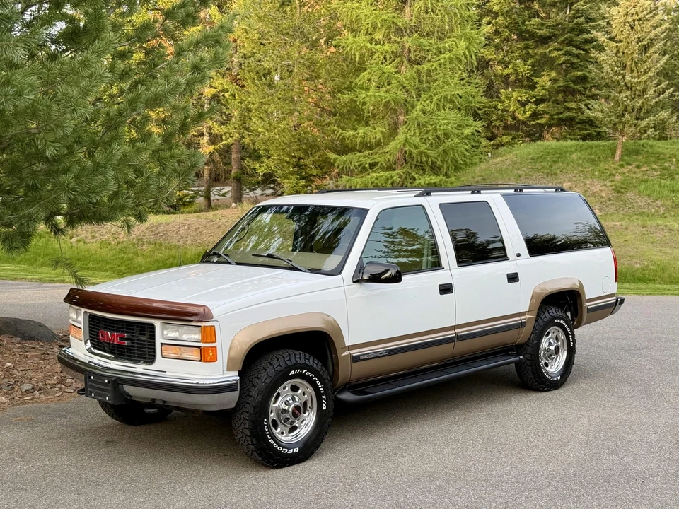 1999 GMC Suburban 8th Gen - Image 2 of 31