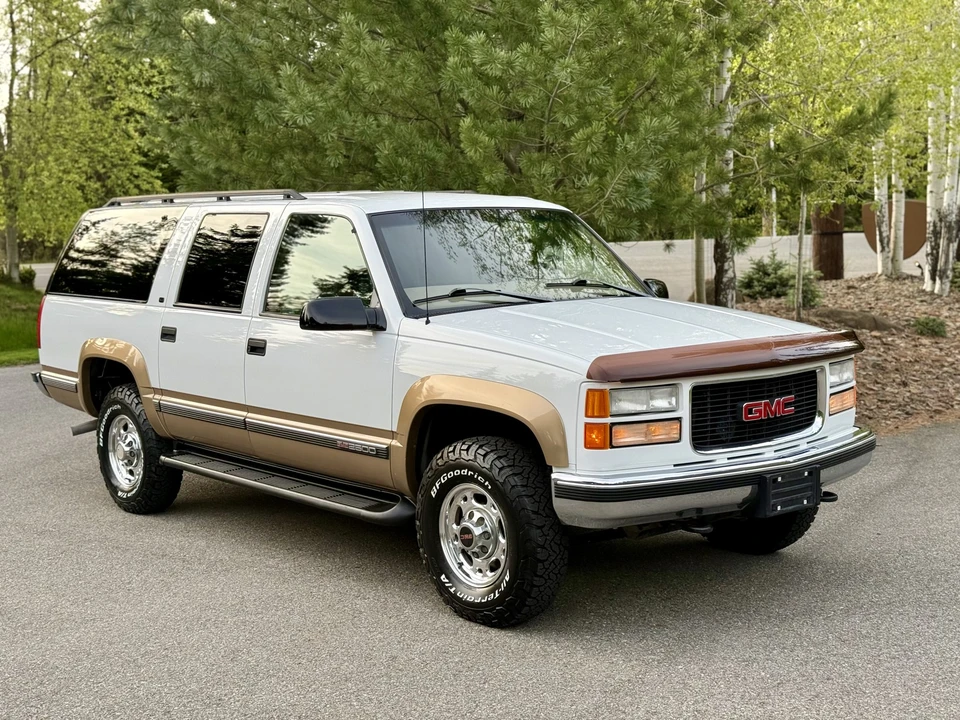1999 GMC Suburban 8th Gen - Image 9 of 31