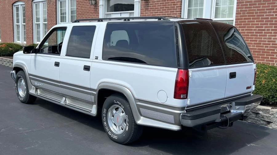 1999 GMC Suburban 8th Gen - Image 3 of 10