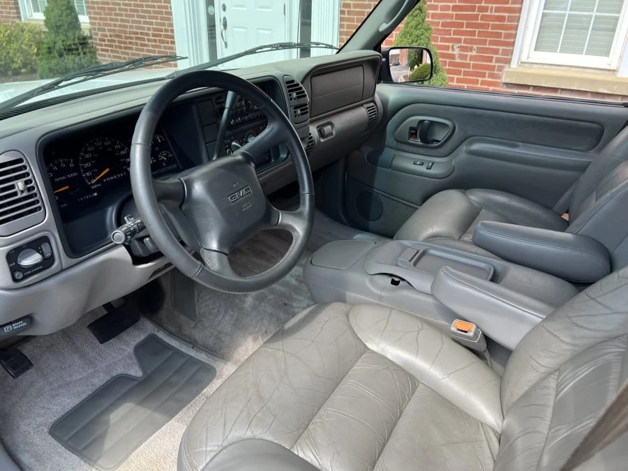 1999 GMC Suburban 8th Gen - Image 4 of 10
