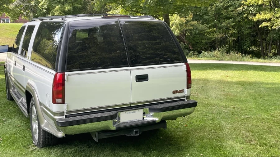 1999 GMC Suburban 8th Gen - Image 4 of 12