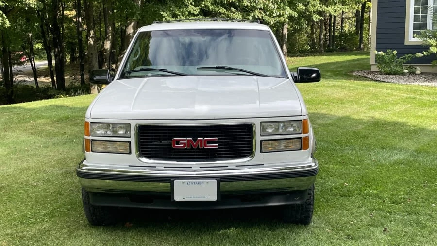 1999 GMC Suburban 8th Gen - Image 3 of 12