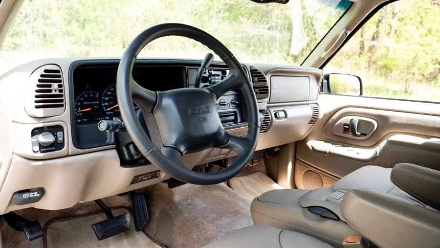 1999 GMC Suburban 8th Gen - Image 19 of 31