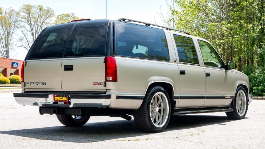 1999 GMC Suburban 8th Gen - Image 3 of 31