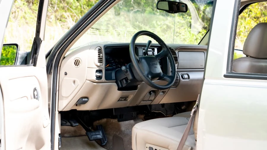 1999 GMC Suburban 8th Gen - Image 21 of 31