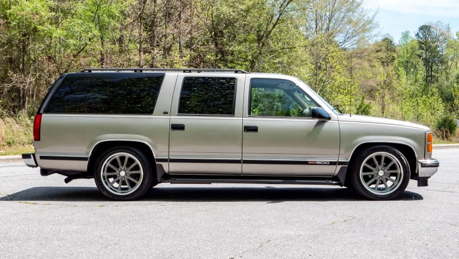 1999 GMC Suburban 8th Gen - Image 2 of 31