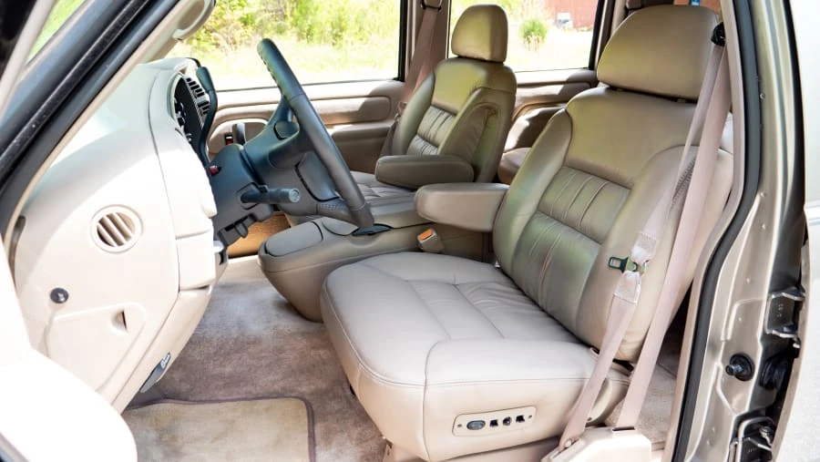 1999 GMC Suburban 8th Gen - Image 18 of 31