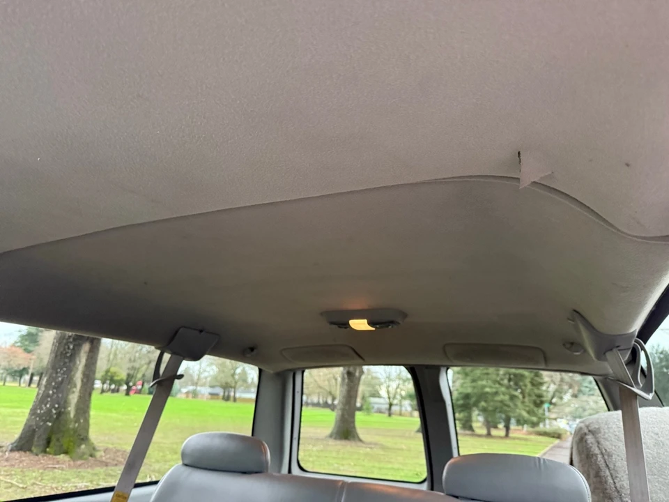 1999 GMC Suburban 8th Gen - Image 17 of 21