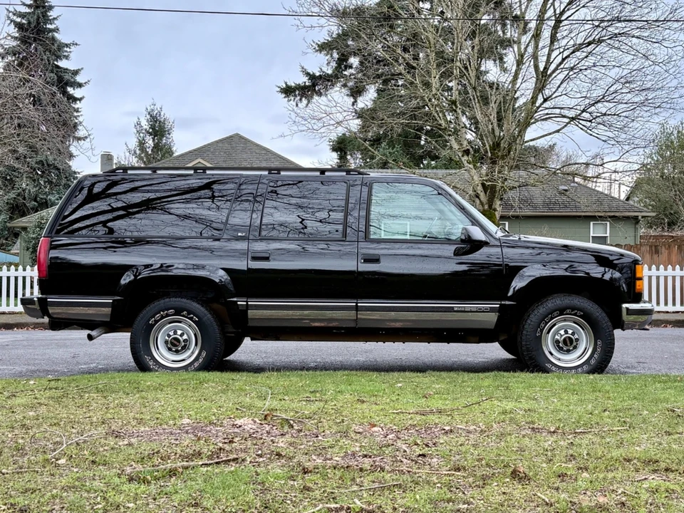 1999 GMC Suburban 8th Gen - Image 5 of 21