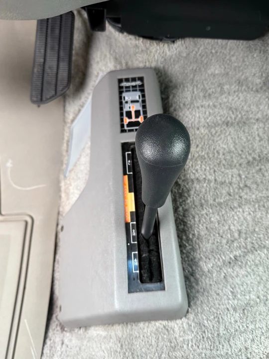 1999 GMC Suburban 8th Gen - Image 11 of 21
