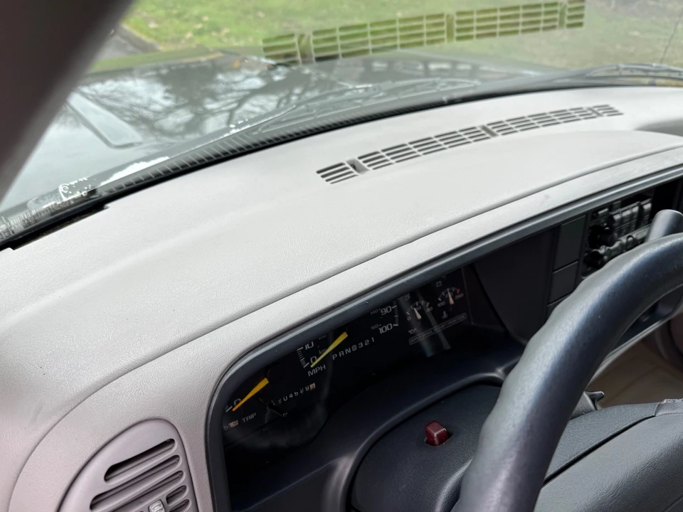 1999 GMC Suburban 8th Gen - Image 8 of 21