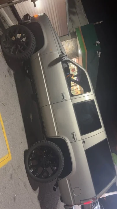 1999 GMC Yukon 1st Gen - Image 2 of 4