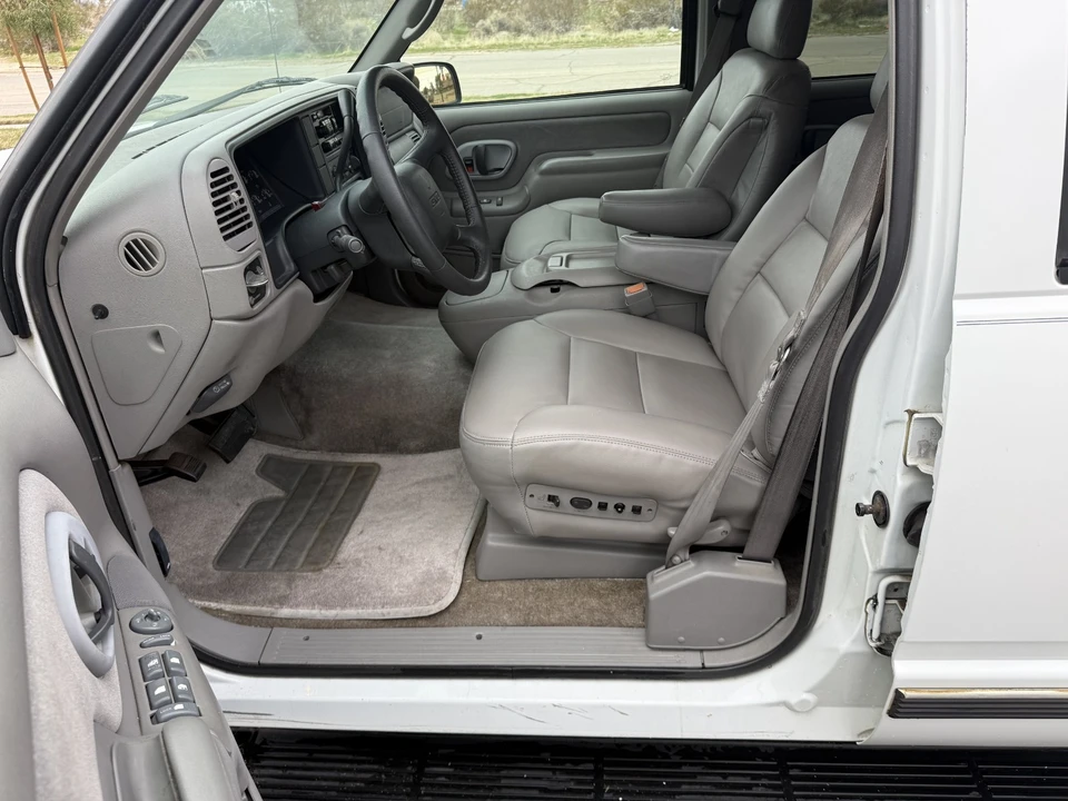 1999 GMC Yukon 1st Gen - Image 18 of 21