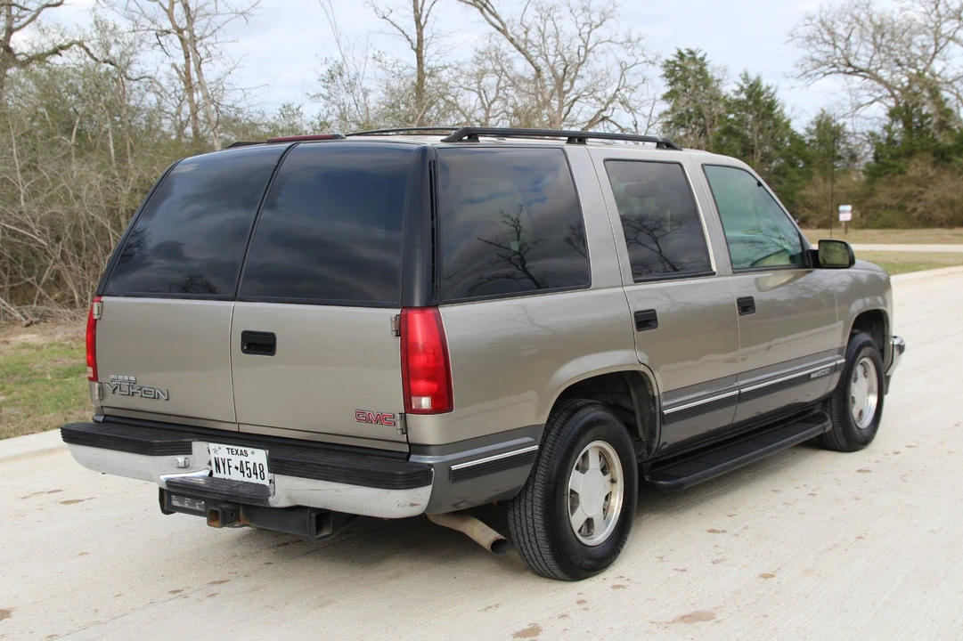 1999 GMC Yukon 1st Gen - Image 4 of 31