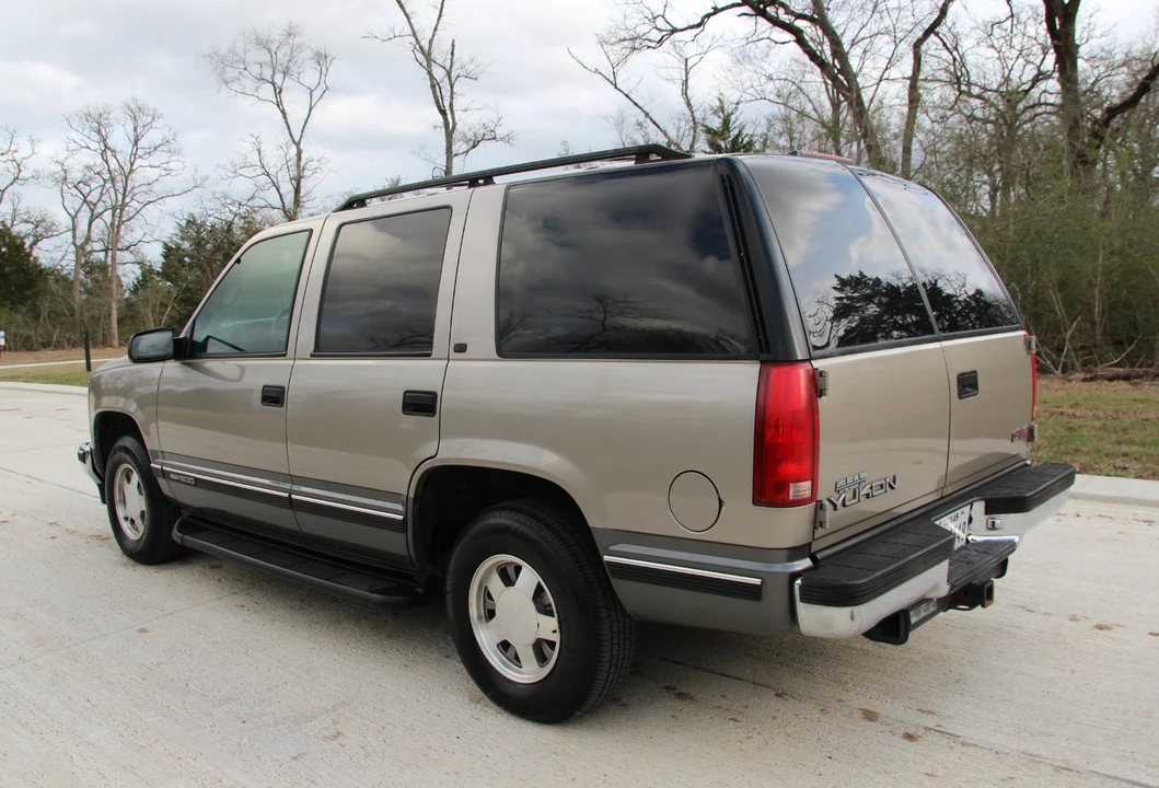 1999 GMC Yukon 1st Gen - Image 2 of 31