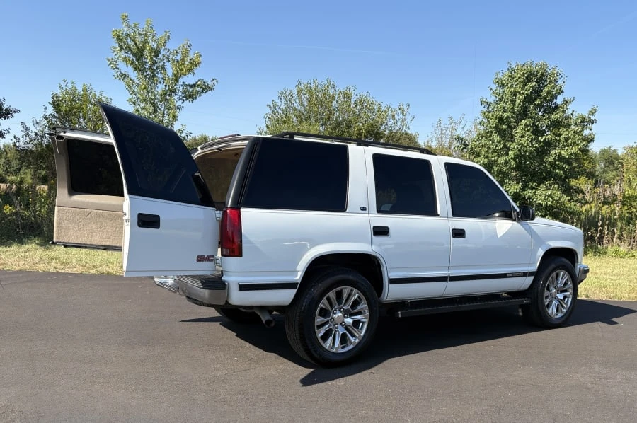 1999 GMC Yukon 1st Gen - Image 2 of 5