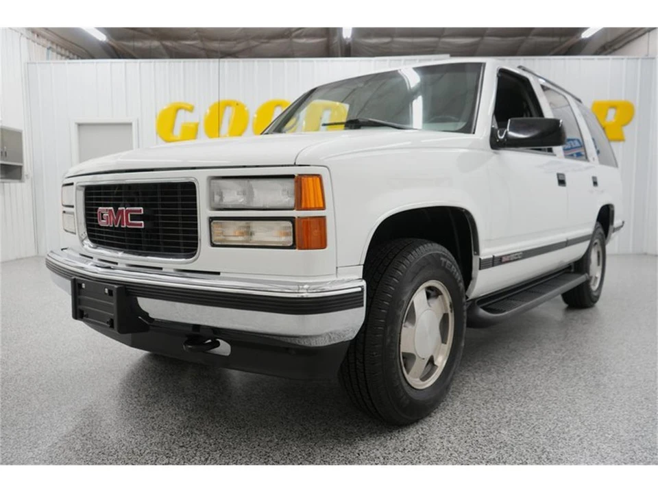 1999 GMC Yukon 1st Gen - Image 2 of 31