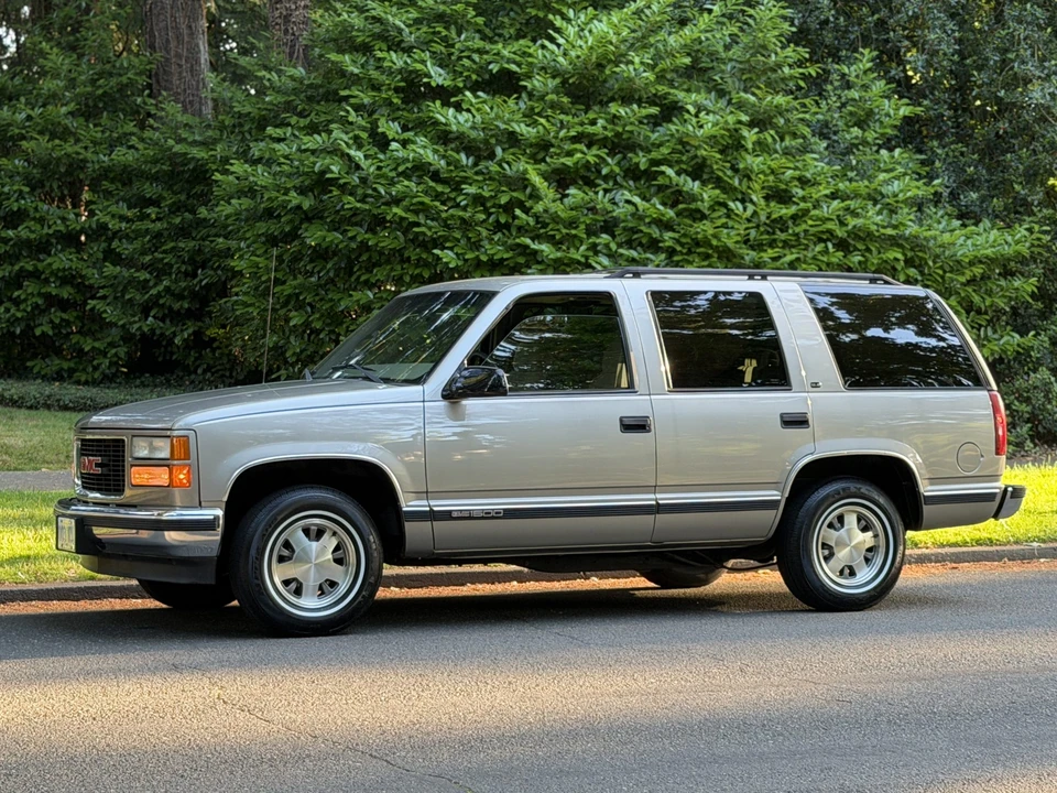1999 GMC Yukon 1st Gen - Image 4 of 31