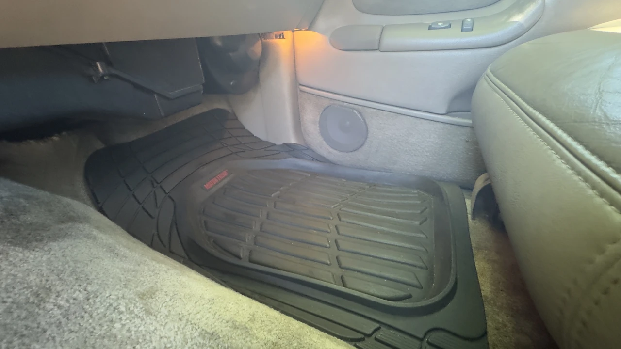 1999 GMC Yukon 1st Gen - Image 21 of 31