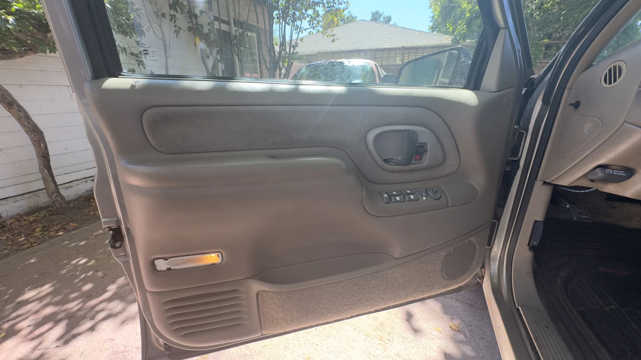1999 GMC Yukon 1st Gen - Image 18 of 31