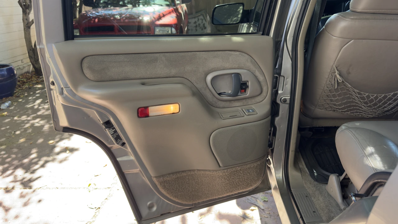 1999 GMC Yukon 1st Gen - Image 27 of 31