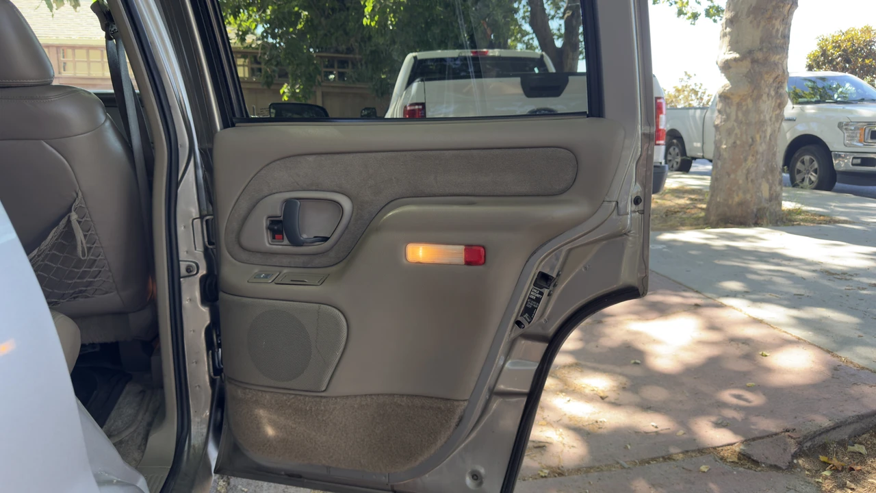 1999 GMC Yukon 1st Gen - Image 29 of 31
