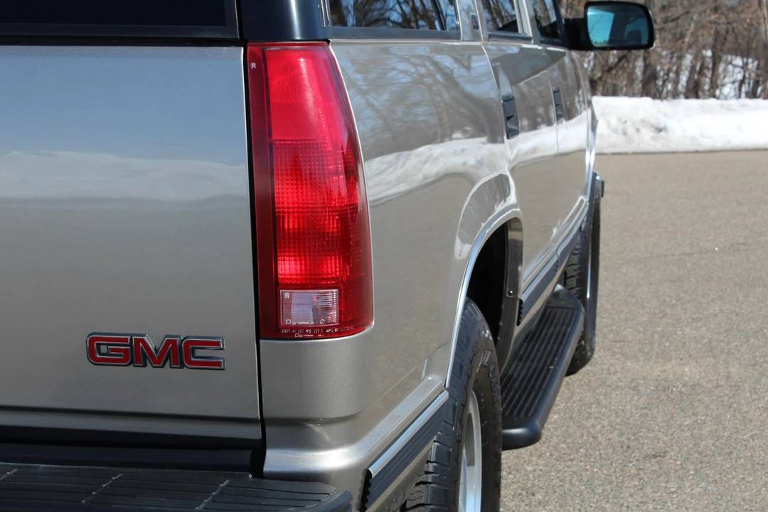1999 GMC Yukon 1st Gen - Image 17 of 31