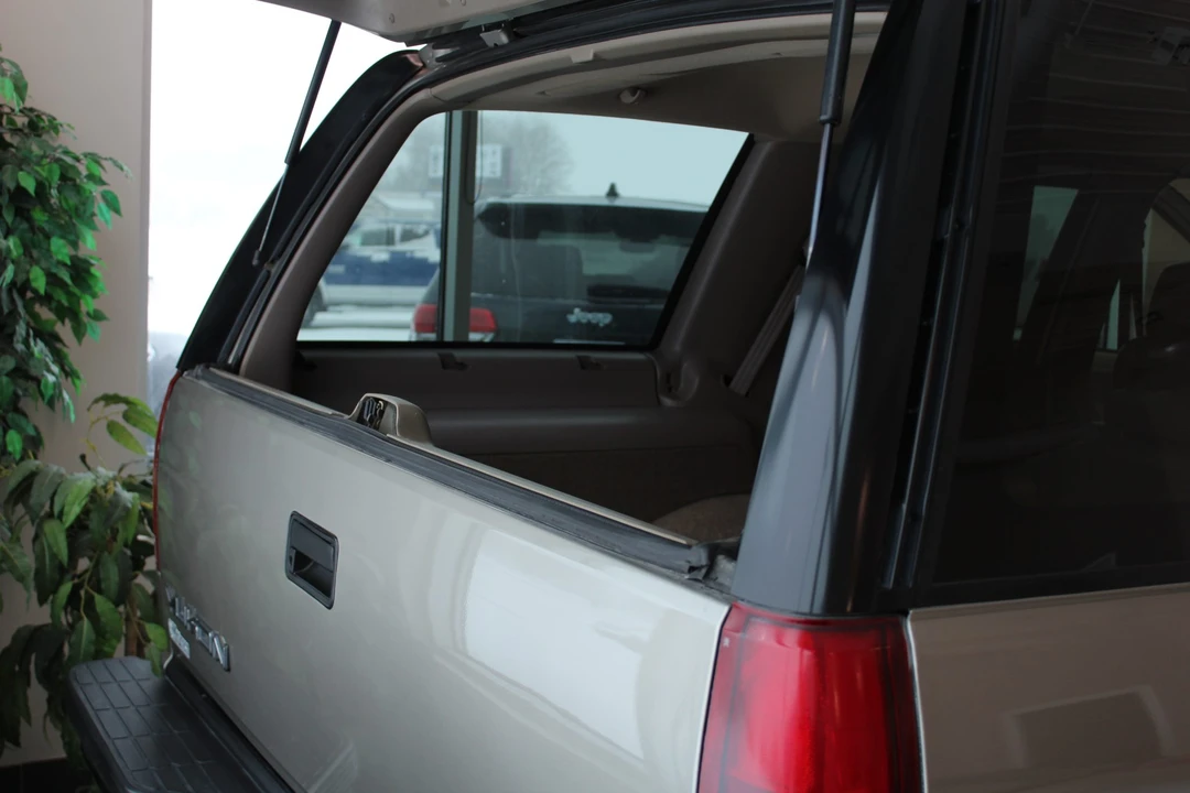 1999 GMC Yukon 1st Gen - Image 29 of 31