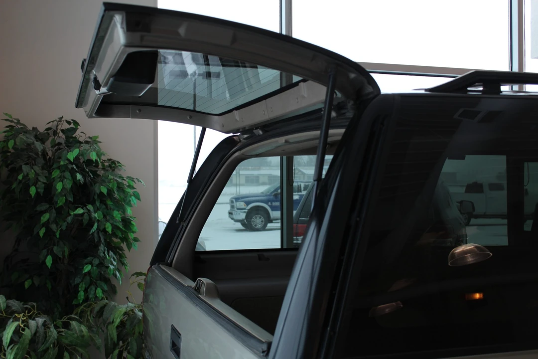1999 GMC Yukon 1st Gen - Image 30 of 31