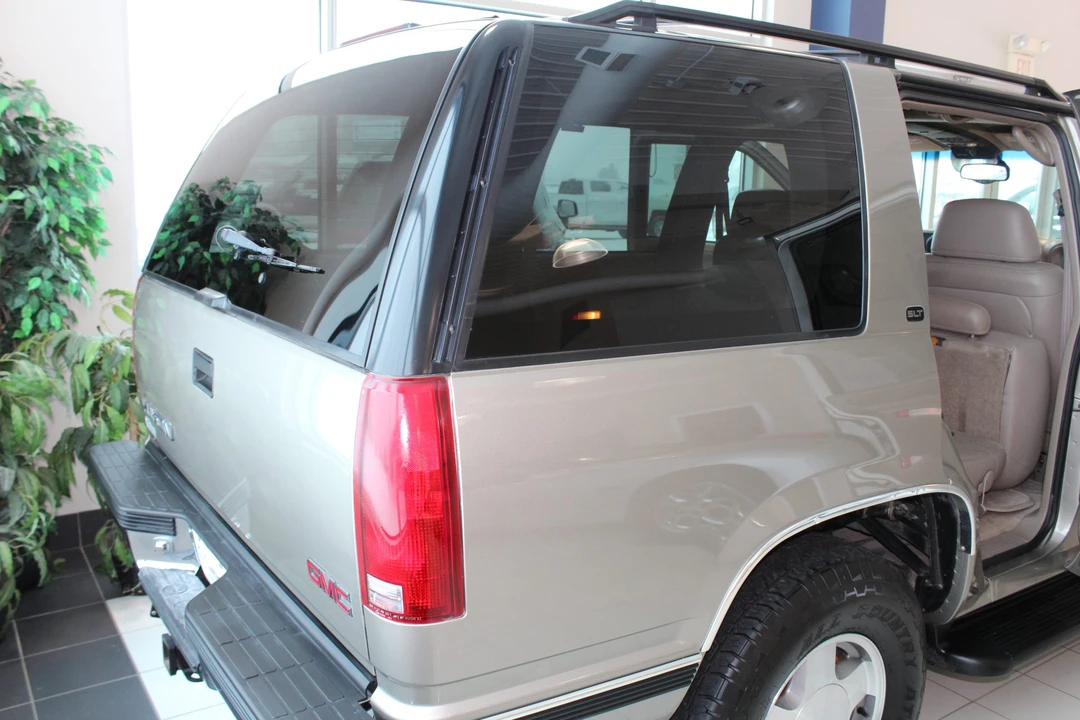 1999 GMC Yukon 1st Gen - Image 28 of 31