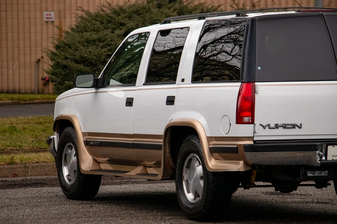 1999 GMC Yukon 1st Gen - Image 27 of 31