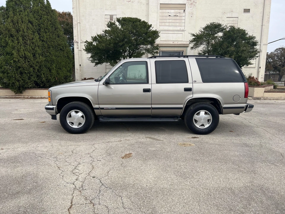 1999 GMC Yukon 1st Gen - Image 9 of 31