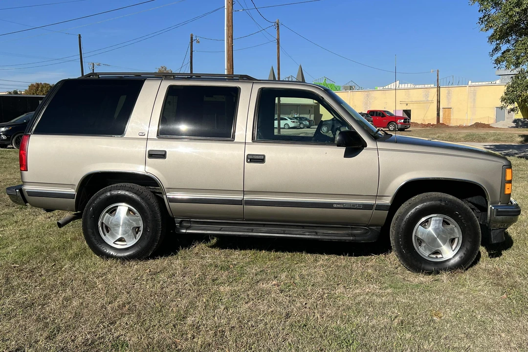 1999 GMC Yukon 1st Gen - Image 4 of 31