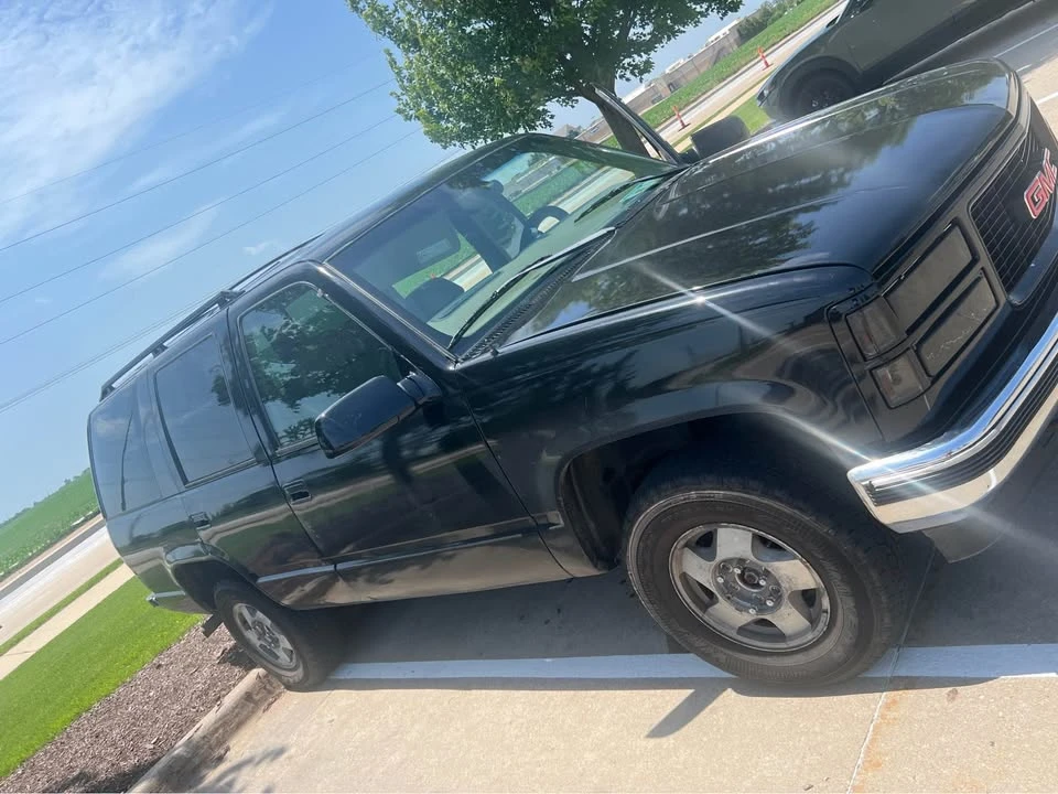 1999 GMC Yukon 1st Gen - Image 3 of 8