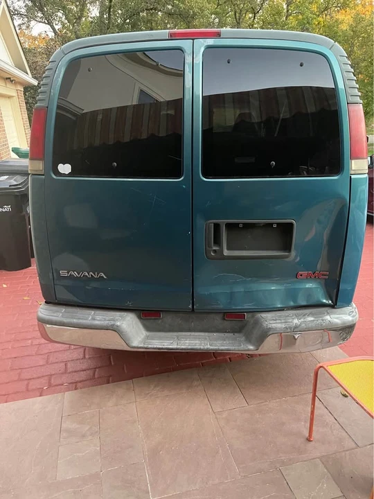 1999 GMC Savana - Image 4 of 12
