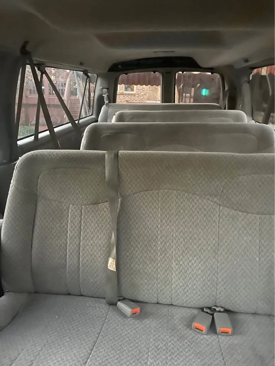 1999 GMC Savana - Image 8 of 12