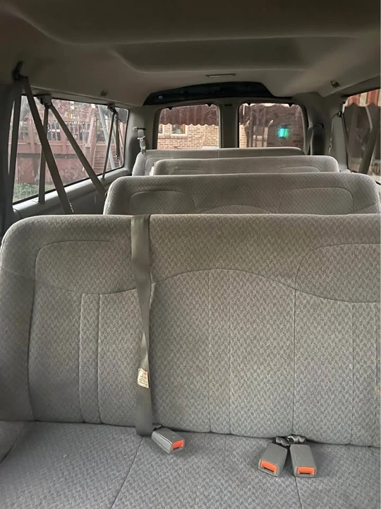 1999 GMC Savana - Image 7 of 12